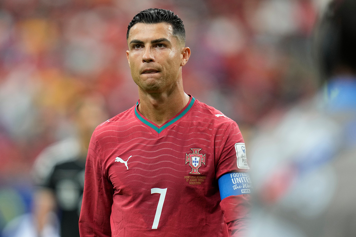 Ronaldo: “Ngẩng cao đầu và tập trung vào trận đấu tới”

