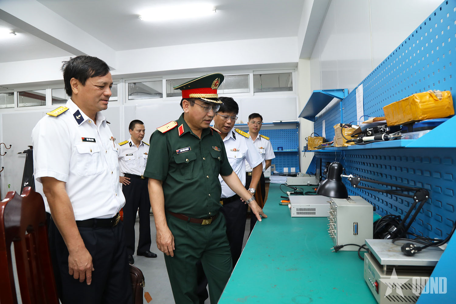 Kiểm tra thực hiện nhiệm vụ sản xuất vật tư kỹ thuật tại Quân chủng Hải quân