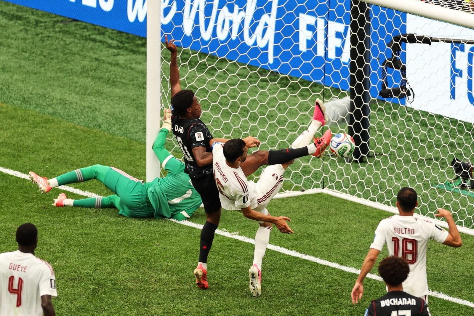 World Cup 2026: Canada thắng 6-0 khi Qatar nhận 2 thẻ đỏ