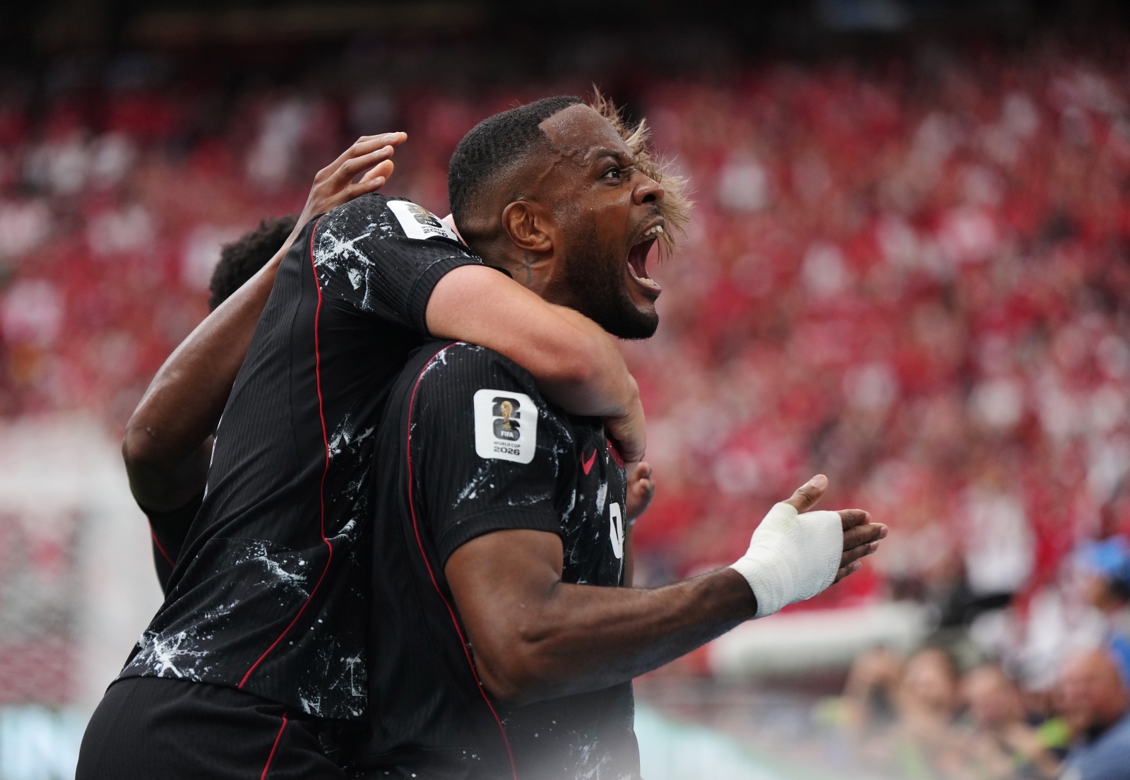 World Cup 2026: Canada thắng 6-0 khi Qatar nhận 2 thẻ đỏ