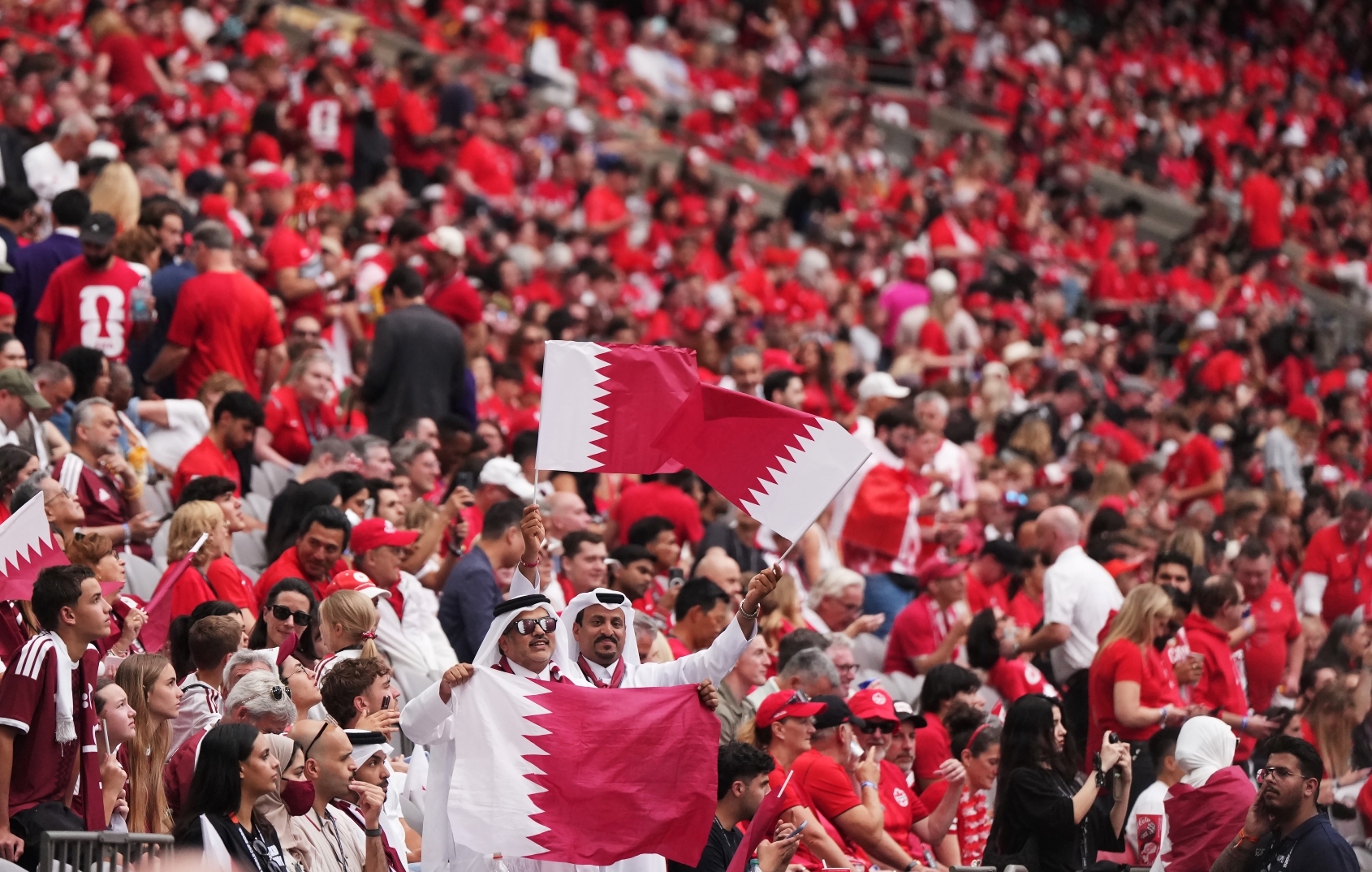 World Cup 2026: Canada thắng 6-0 khi Qatar nhận 2 thẻ đỏ