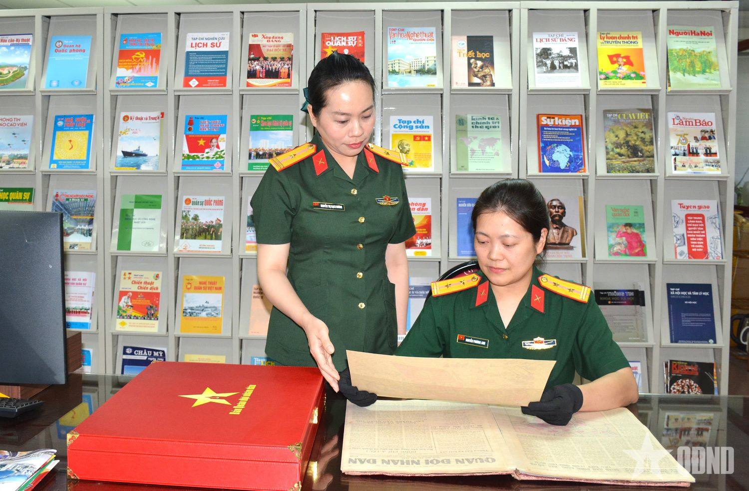 Nâng niu trang báo di sản