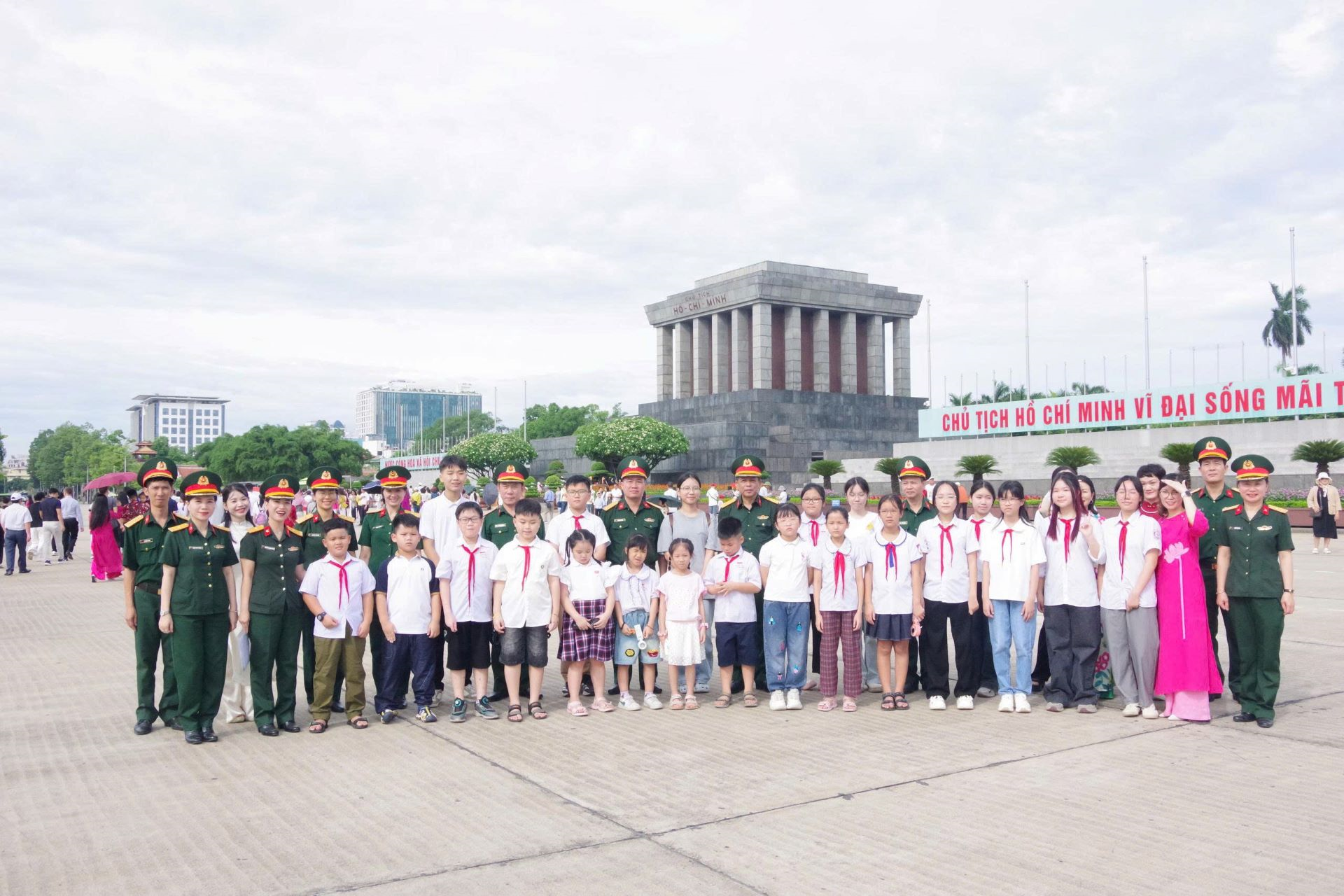 Tự hào tiếp bước Bộ đội Cụ Hồ