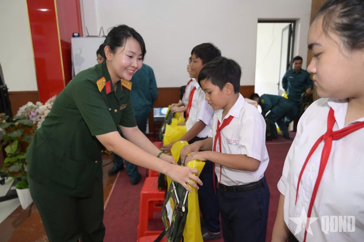 Gieo hạt giống yêu thương giữa trùng khơi
