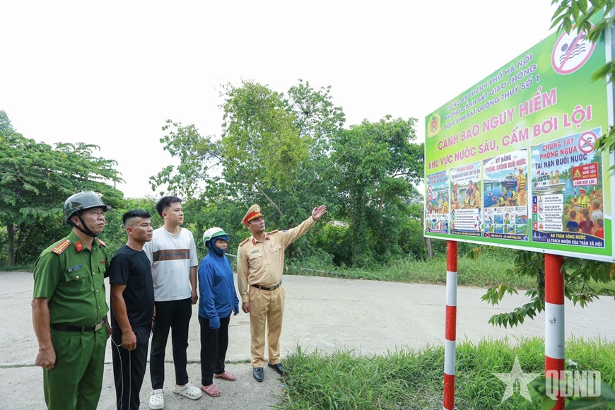 Cảnh sát đường thủy Hà Nội tăng cường phòng ngừa tai nạn đuối nước dịp hè