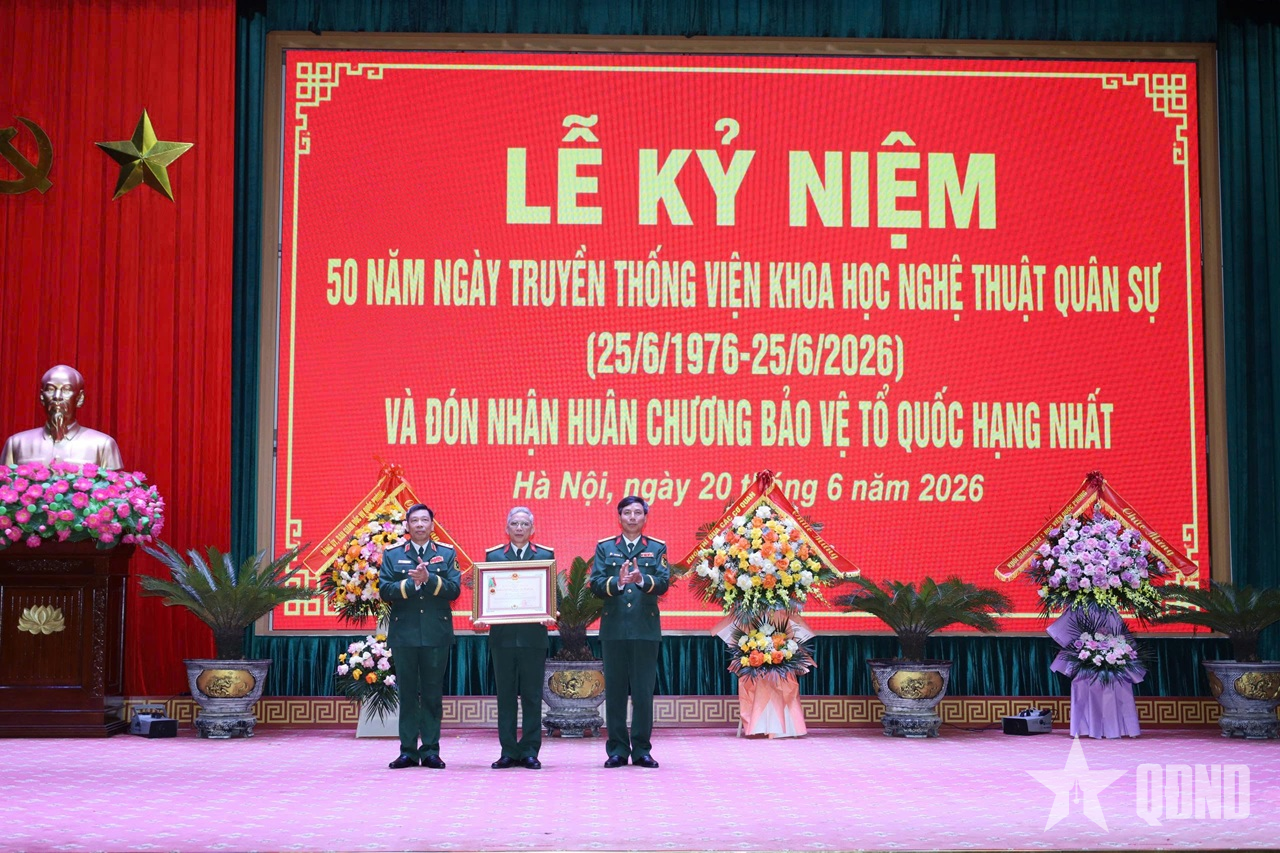 Viện Khoa học Nghệ thuật quân sự (Học viện Quốc phòng) đón nhận Huân chương Bảo vệ Tổ quốc hạng Nhất