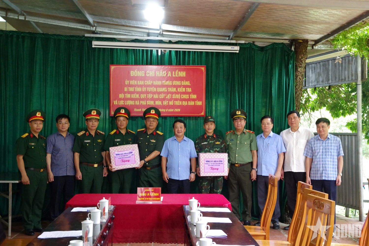 Bí thư Tỉnh ủy Tuyên Quang thăm, động viên lực lượng tìm kiếm, quy tập hài cốt liệt sĩ