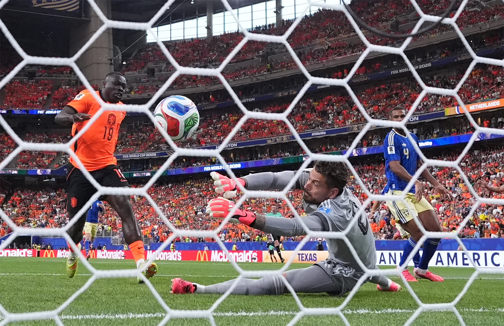 World Cup 2026: Thắng áp đảo Thụy Điển, Hà Lan rộng cửa đi tiếp

