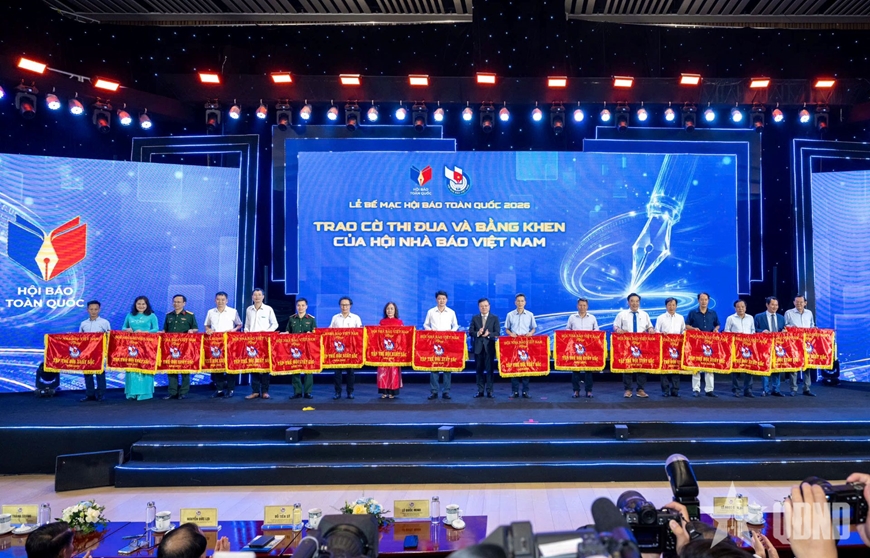 Chủ tịch Quốc hội Trần Thanh Mẫn tham quan Hội Báo toàn quốc 2026