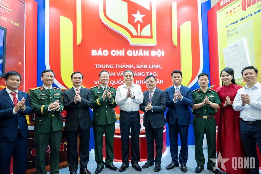 Chủ tịch Quốc hội Trần Thanh Mẫn tham quan Hội Báo toàn quốc 2026