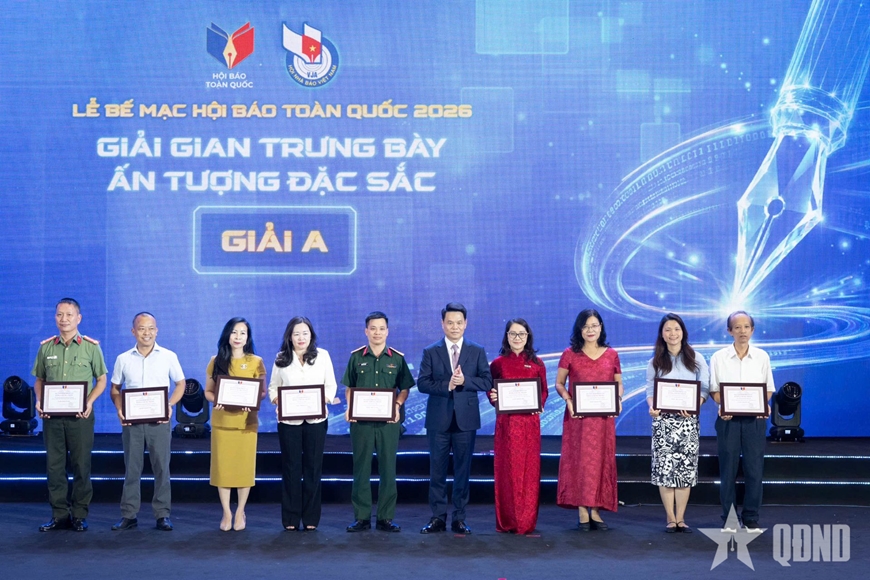 Chủ tịch Quốc hội Trần Thanh Mẫn tham quan Hội Báo toàn quốc 2026