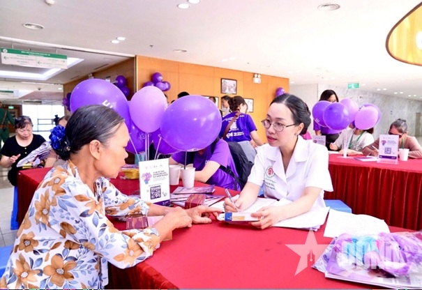 Người cao tuổi ngủ nhiều ban ng&agrave;y: Dấu hiệu tuổi gi&agrave; hay lời cảnh b&aacute;o từ n&atilde;o bộ?