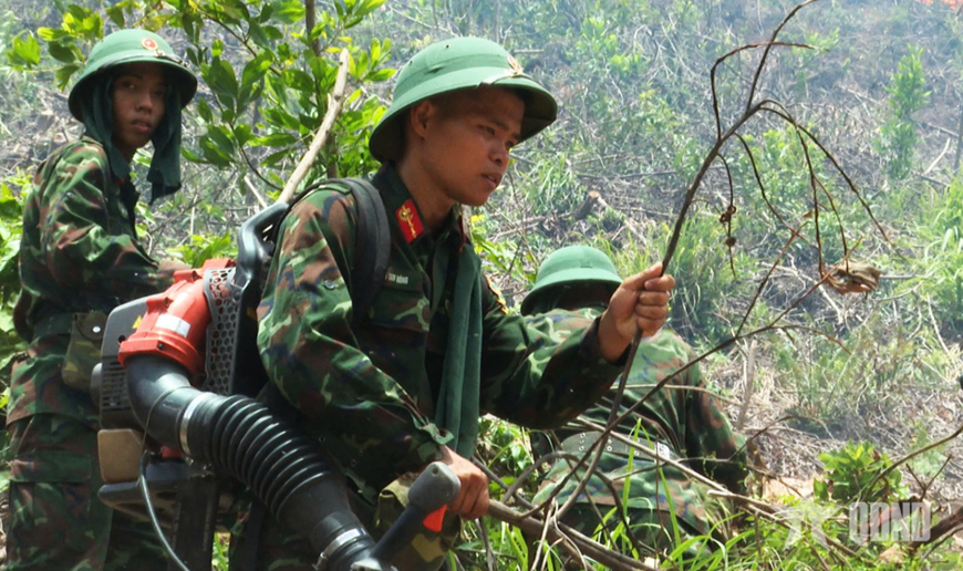 Căng mình chiến đấu với “giặc lửa”