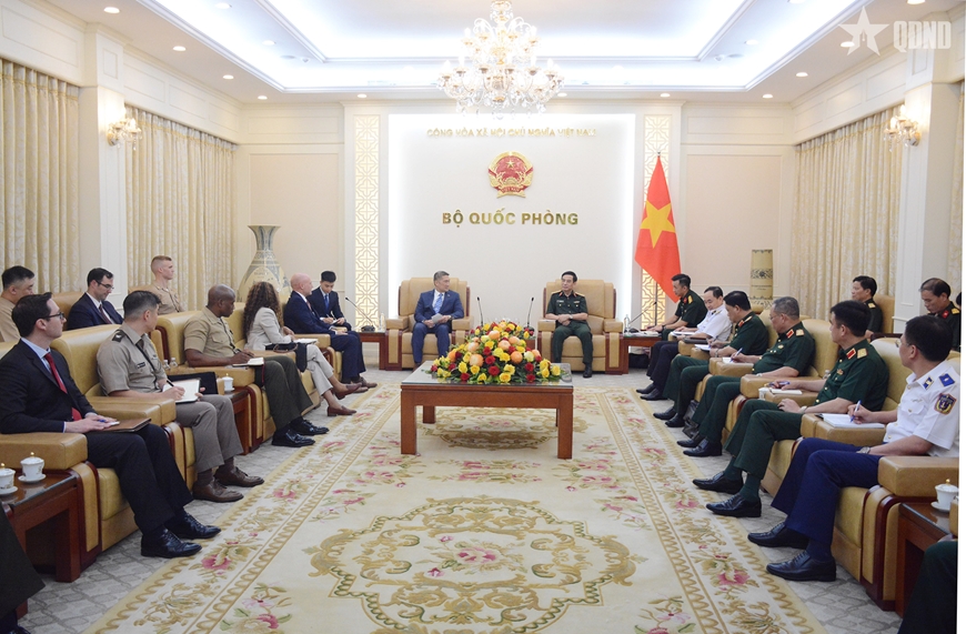 Đại tướng Phan Văn Giang tiếp Quyền Bộ trưởng Bộ Hải quân Hoa Kỳ