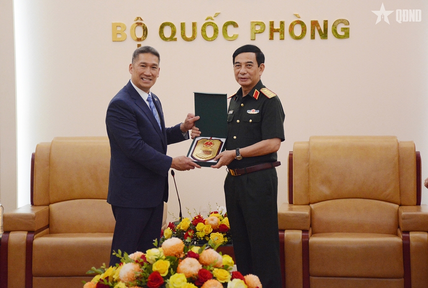 Đại tướng Phan Văn Giang tiếp Quyền Bộ trưởng Bộ Hải quân Hoa Kỳ