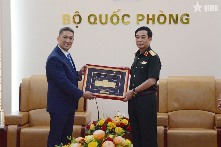 Đại tướng Phan Văn Giang tiếp Quyền Bộ trưởng Bộ Hải quân Hoa Kỳ