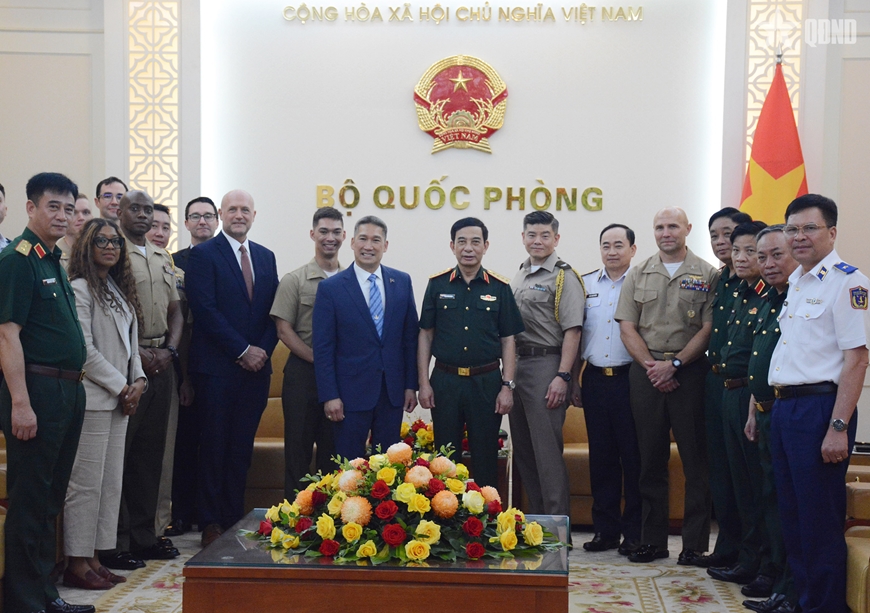 Đại tướng Phan Văn Giang tiếp Quyền Bộ trưởng Bộ Hải quân Hoa Kỳ
