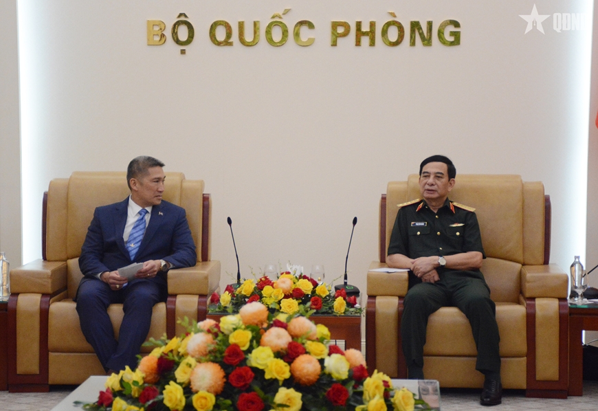 Đại tướng Phan Văn Giang tiếp Quyền Bộ trưởng Bộ Hải quân Hoa Kỳ