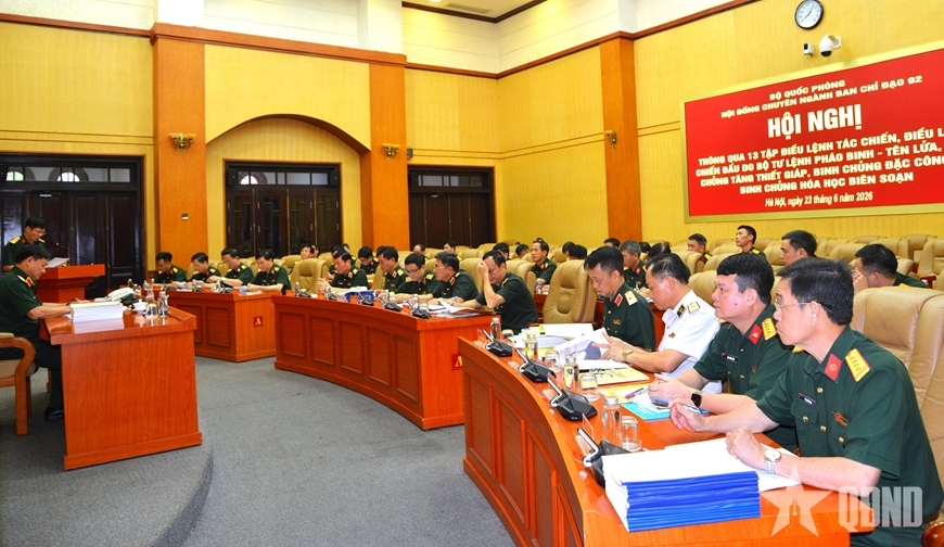 Trung tướng Lê Văn Hướng chủ trì Hội nghị thông qua các tập điều lệnh tác chiến, điều lệnh chiến đấu