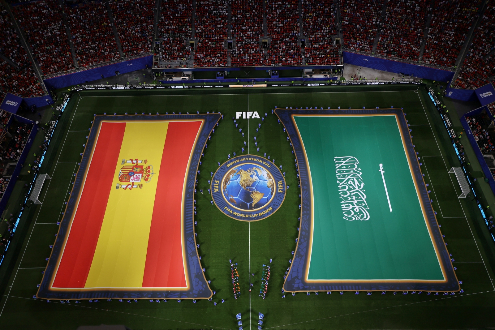 World Cup 2026: Bí mật đằng sau 2 quốc kỳ không chạm đất trong các nghi thức trước trận đấu