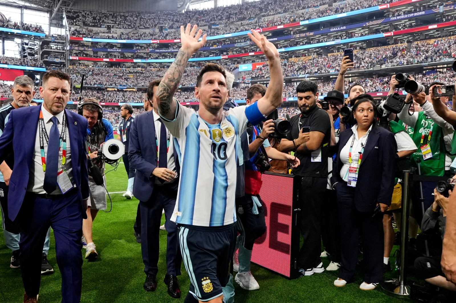 Messi viết tiếp những trang hào hoa