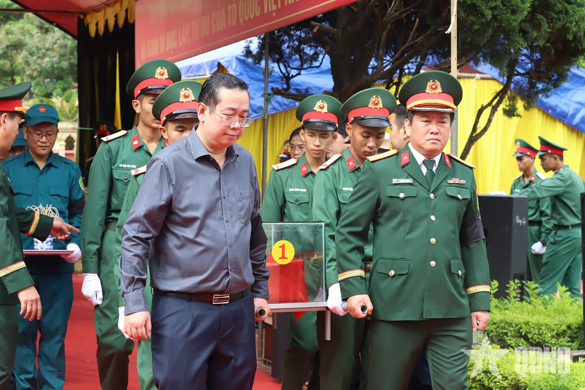 Truy điệu, an táng các anh hùng liệt sĩ tại Sơn La