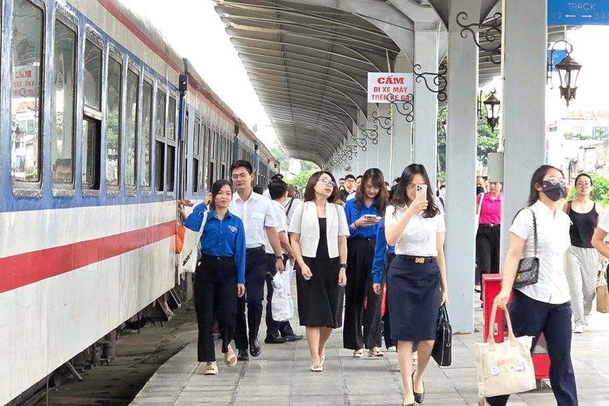 Tổ chức đoàn tàu chuyên dụng đưa đón y, bác sĩ giữa Hà Nội và Ninh Bình