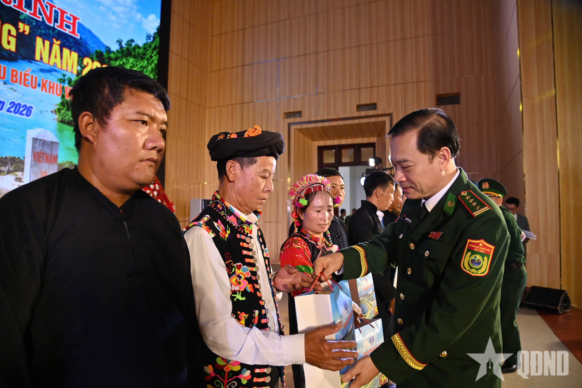 Lai Châu: Tôn vinh 130 trưởng bản, người có uy tín tiêu biểu