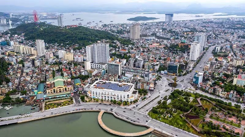 Quảng Ninh phấn đấu trở thành trung tâm dịch vụ, du lịch quốc tế