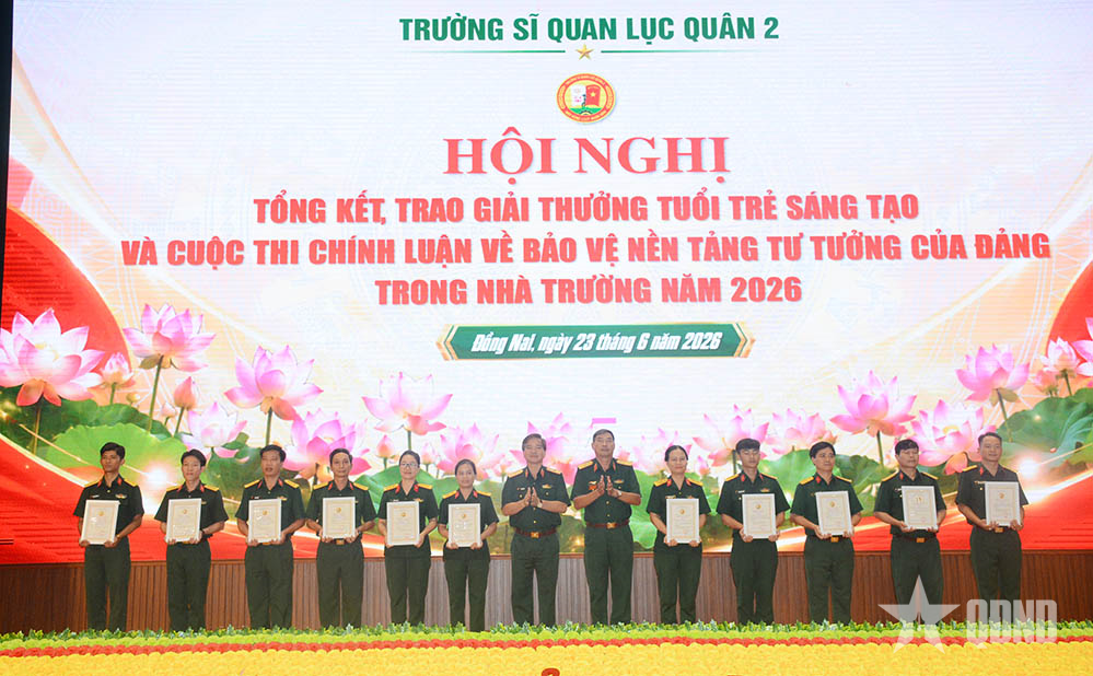Trường Sĩ quan Lục quân 2 trao Giải thưởng Tuổi trẻ sáng tạo và cuộc thi chính luận