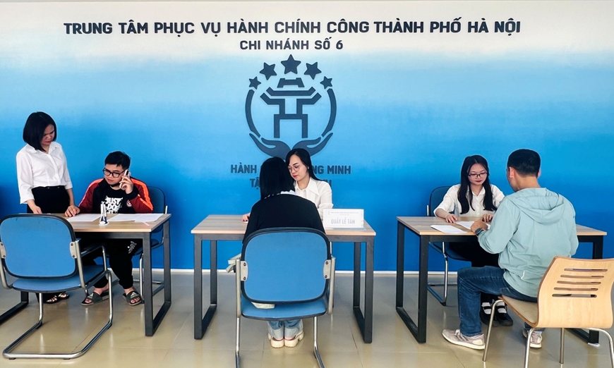 Thường trực Th&agrave;nh ủy H&agrave; Nội chỉ đạo chấn chỉnh th&aacute;i độ phục vụ c&ocirc;ng d&acirc;n