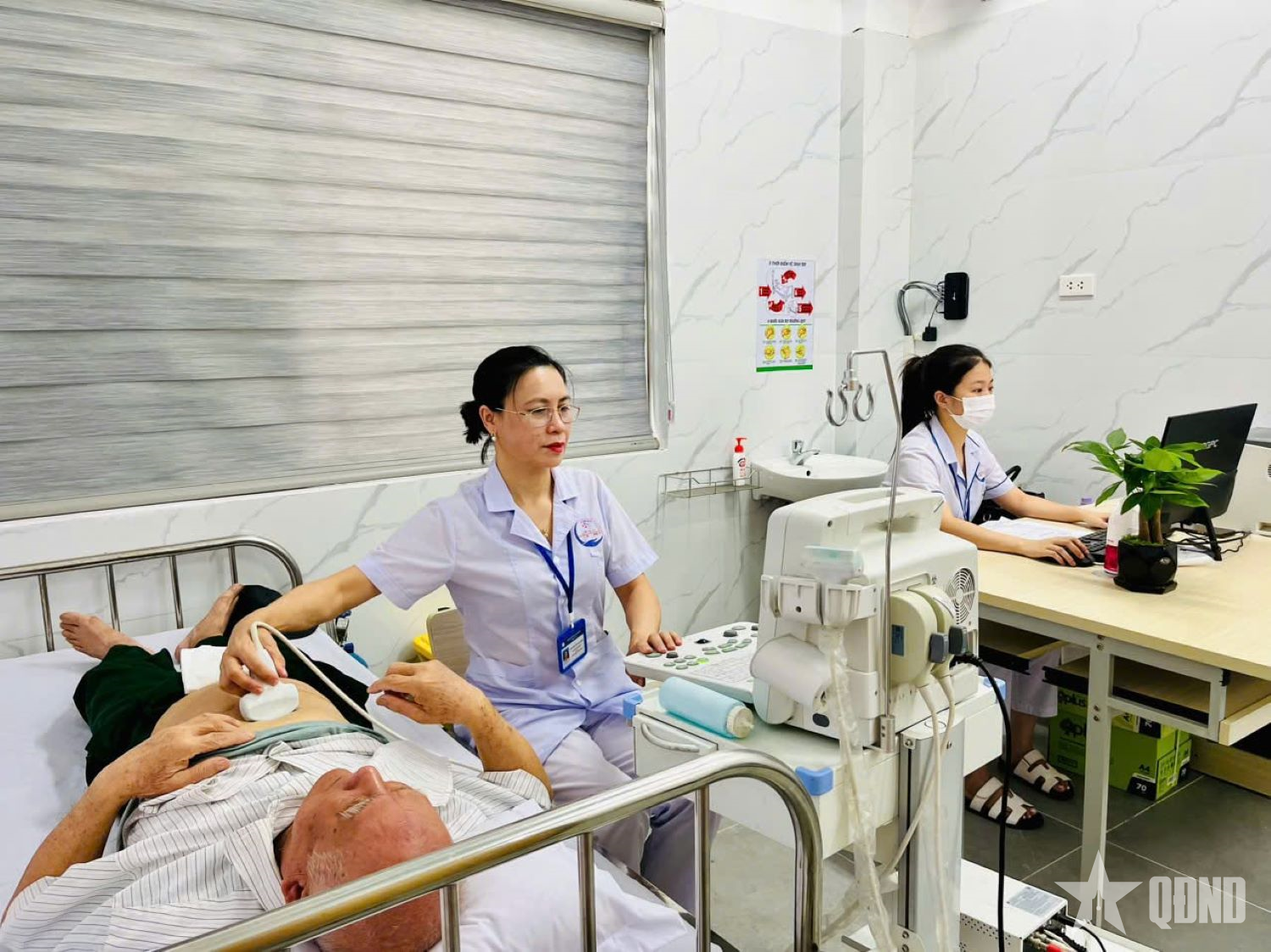 Đầu tư phát triển nhân lực y tế Thủ đô
