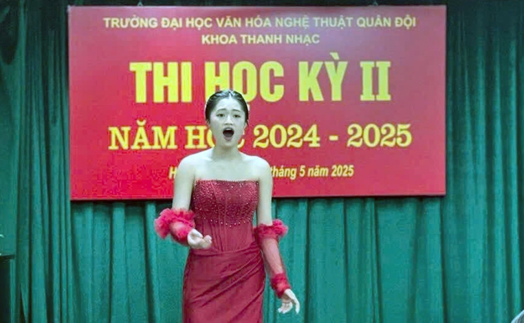 Giấc mơ dưới ánh đèn sân khấu của cô gái Se Kong