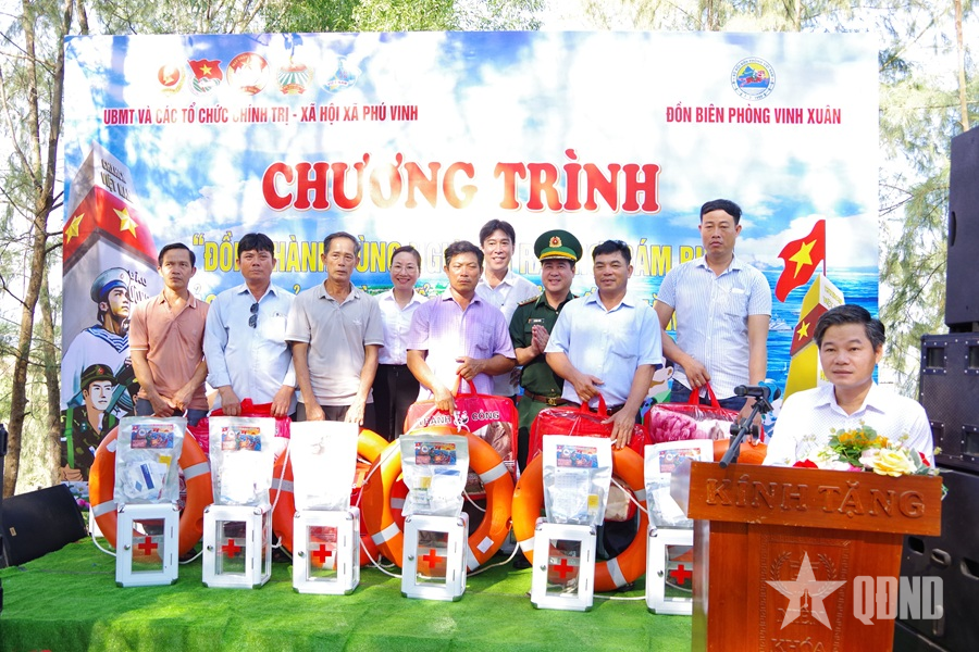 Đồng hành cùng ngư dân ra khơi bám biển bảo vệ chủ quyền biển, đảo Tổ quốc