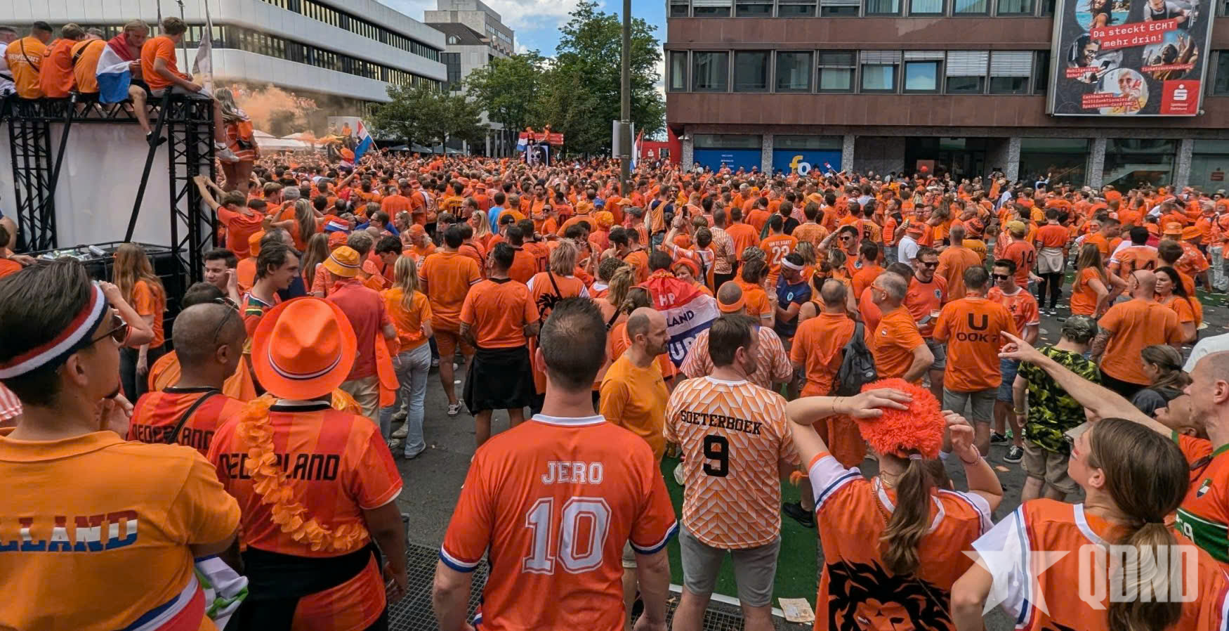 Sắc màu cổ động viên tại đấu trường World Cup