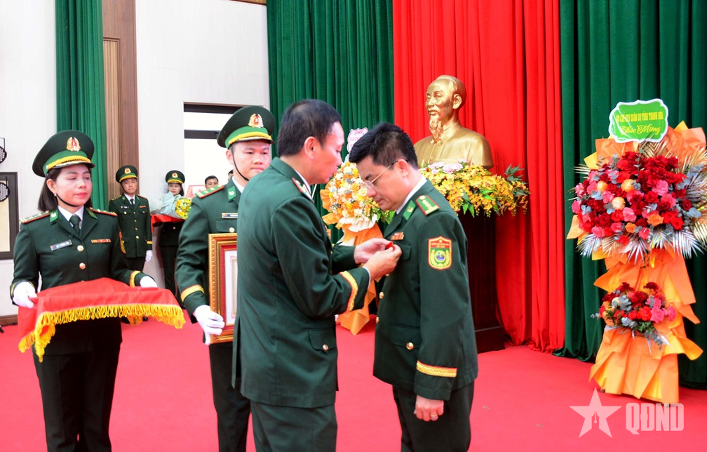 Thanh Hóa: Đại tá Đỗ Ngọc Vĩnh đón nhận Huân chương Chiến công hạng Nhì