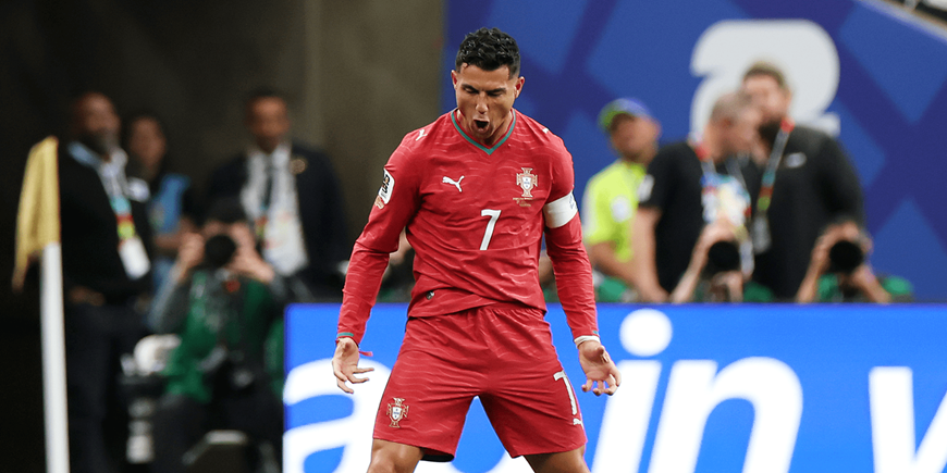 Ronaldo lập kỷ lục World Cup trong ng&agrave;y sinh nhật Messi