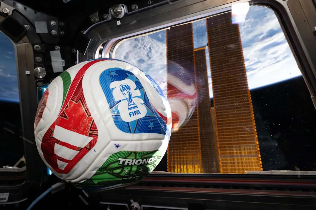 Cơn sốt World Cup đã lan ra ngoài không gian