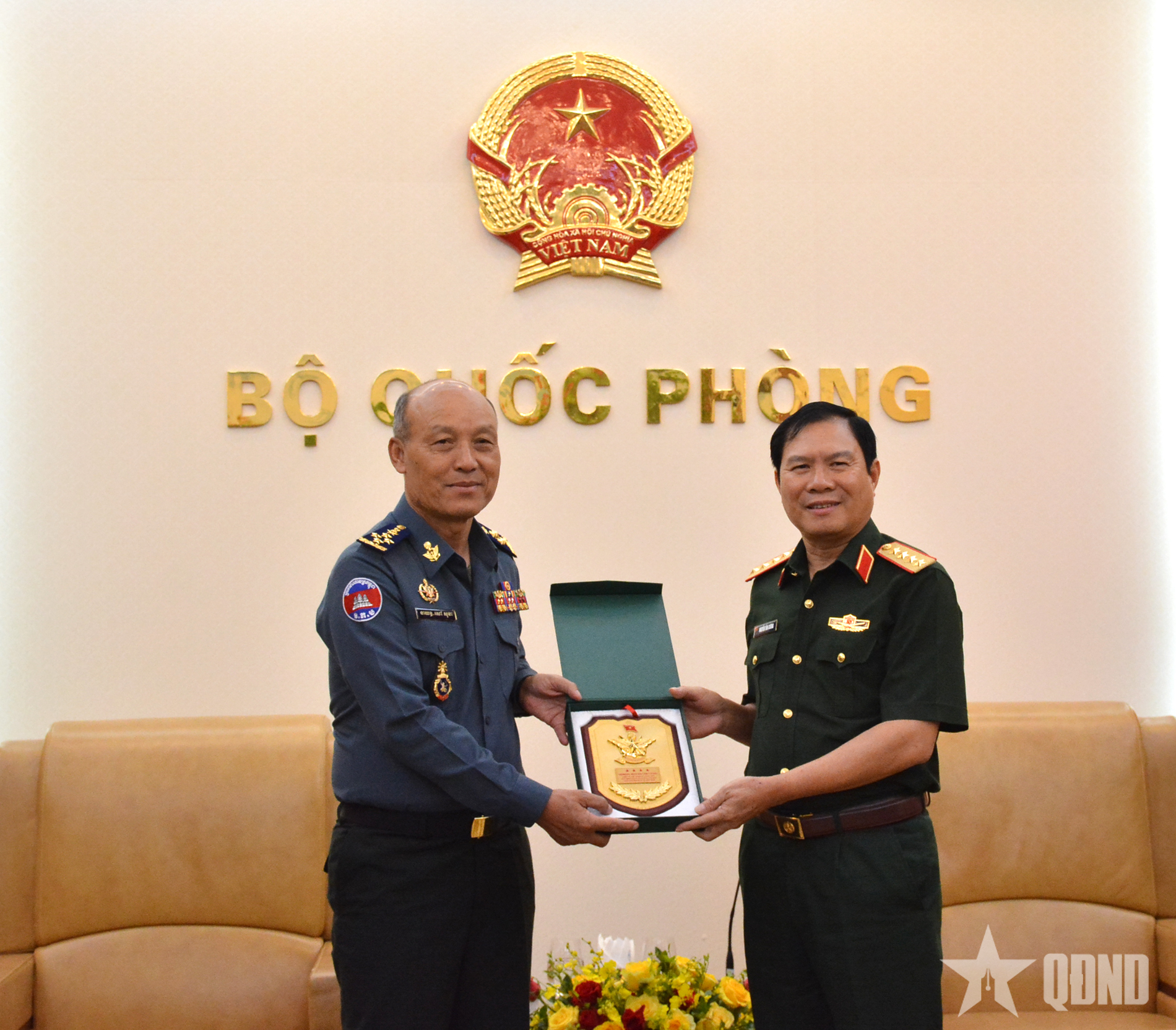 Đại tướng Nguyễn Tân Cương tiếp Phó tổng Tư lệnh Quân đội Hoàng gia Campuchia