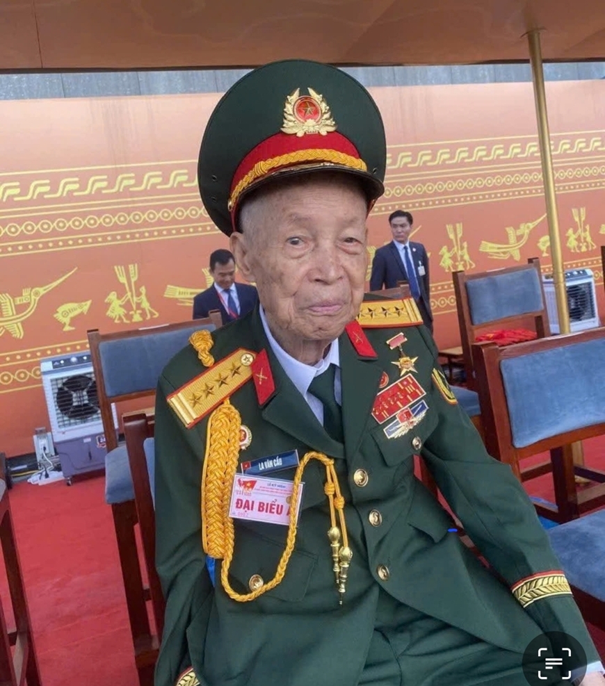 Anh hùng Quân đội La Văn Cầu -  tấm gương ngời sáng