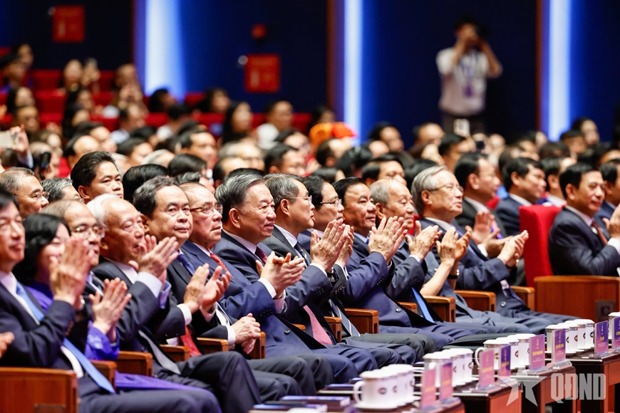 Ban Chấp hành Trung ương Đoàn TNCS Hồ Chí Minh khóa XIII ra mắt đại hội