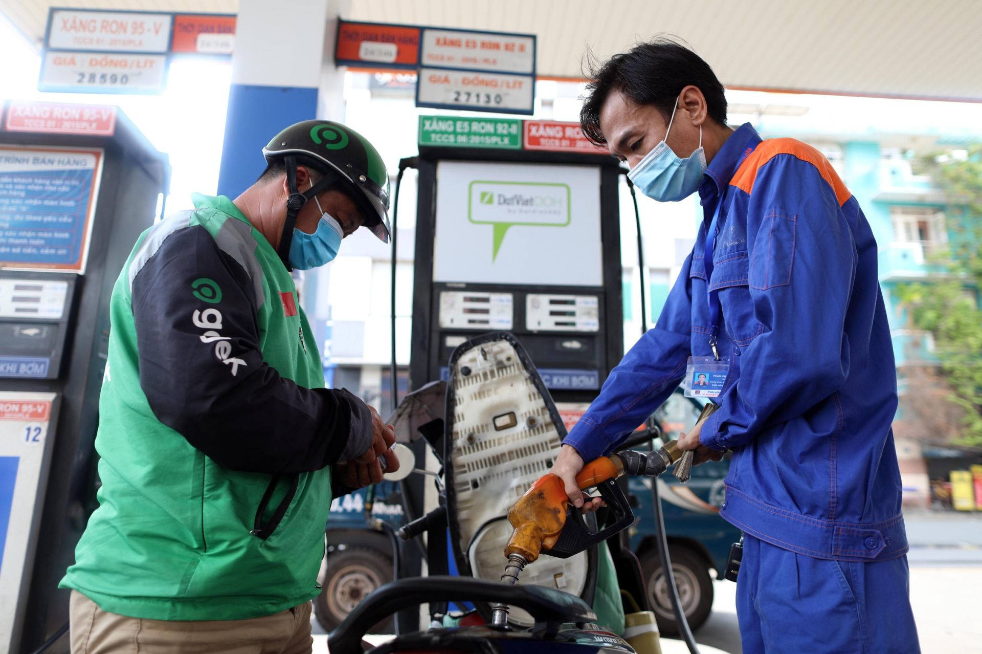 Từ chiều nay (25-6) giá xăng dầu tiếp tục giảm, dầu diesel giảm mạnh nhất

