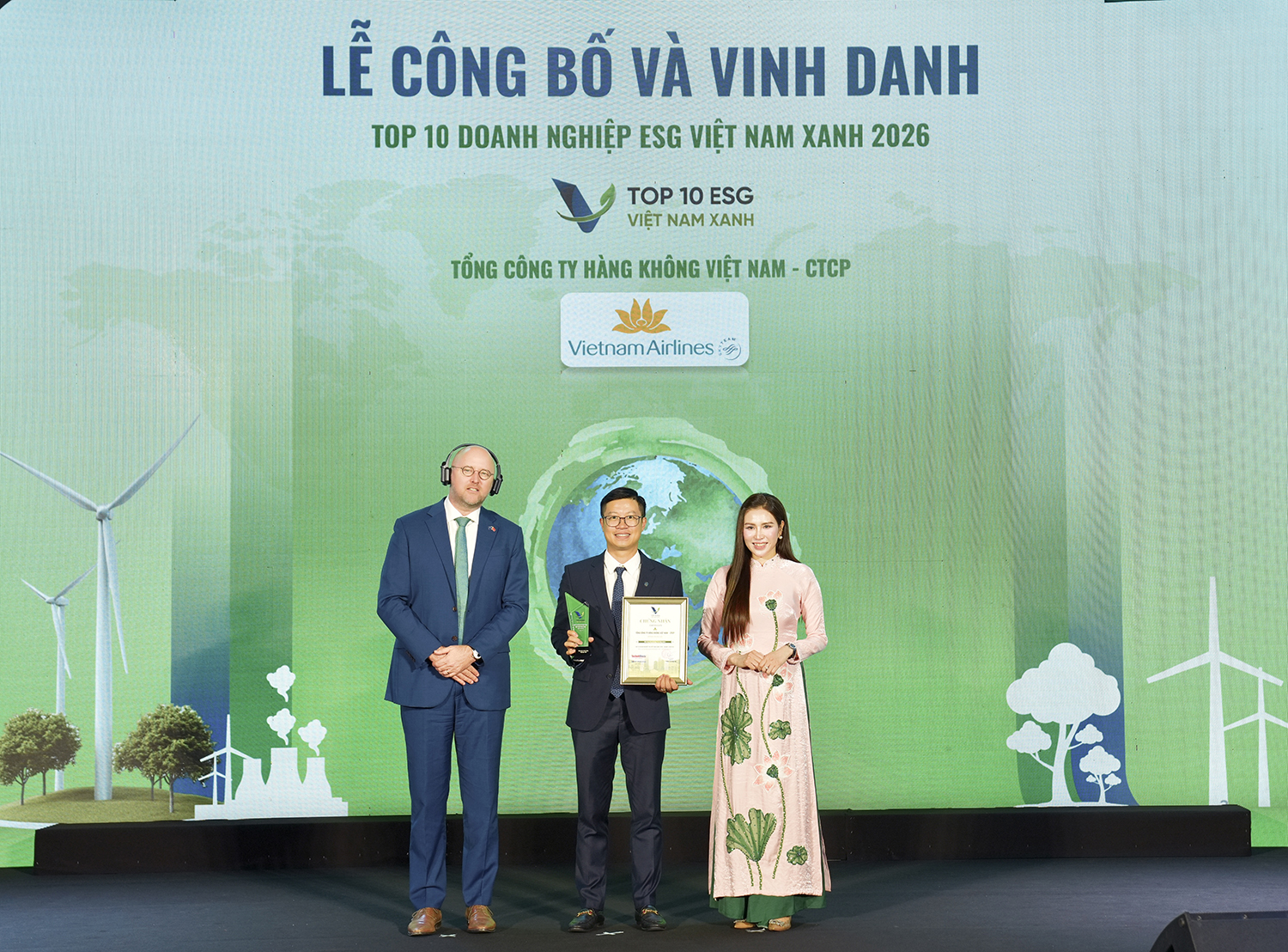 Vietnam Airlines hai năm liên tiếp vào Top 10 Doanh nghiệp ESG Việt Nam Xanh

