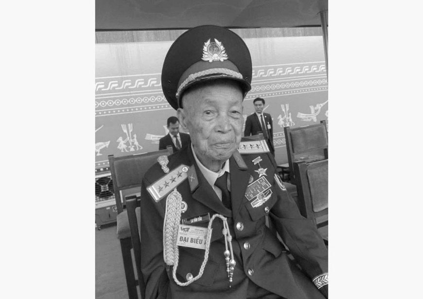 Đồng chí Đại tá, Anh hùng LLVT nhân dân LA VĂN CẦU (tên khai sinh: Sầm Phúc Hướng) từ trần