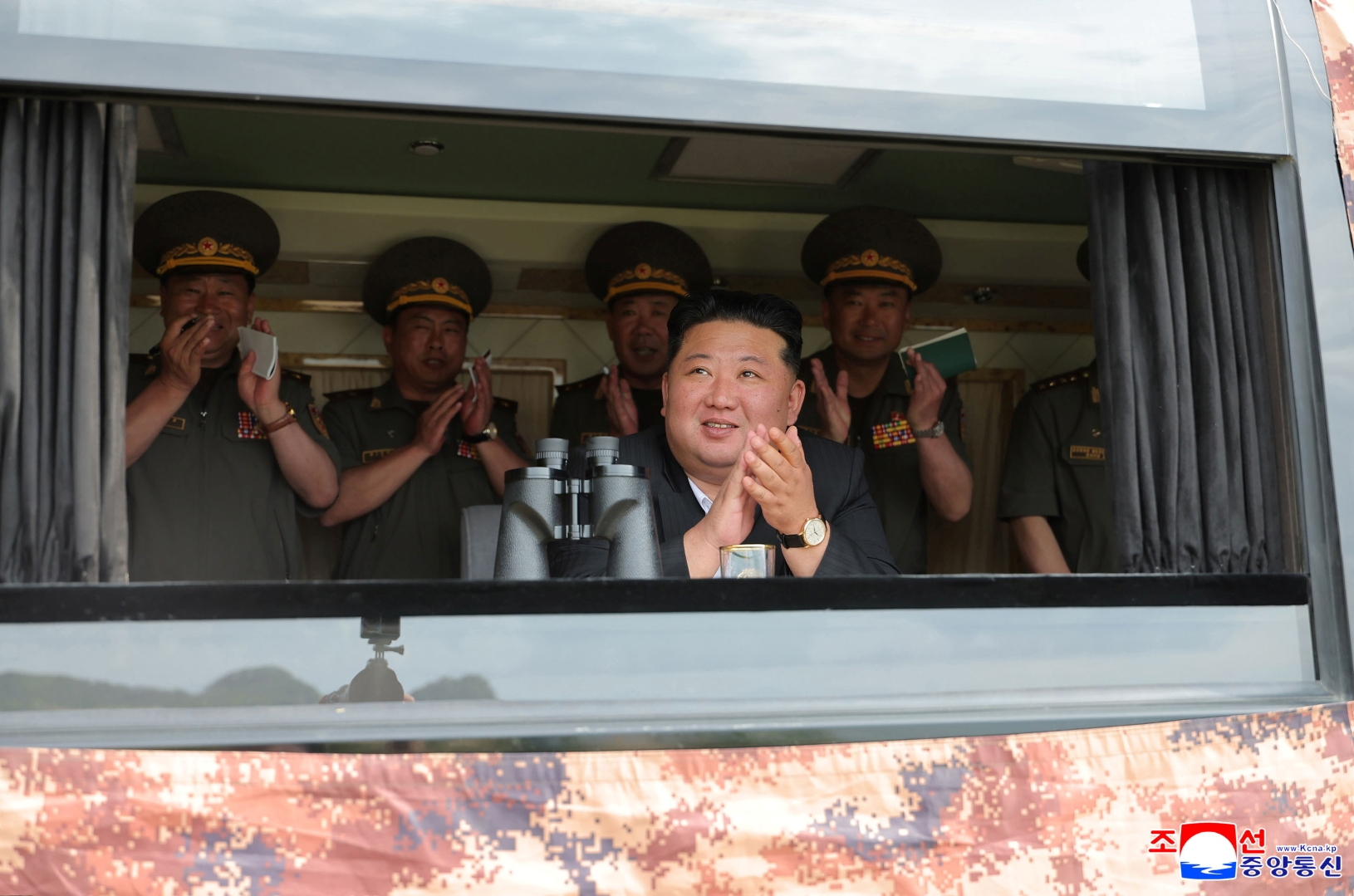Nhà lãnh đạo Kim Jong Un thị sát thử nghiệm một số hệ thống vũ khí mới