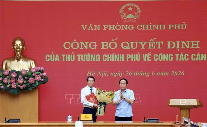 Đồng chí Trần Anh Tiến giữ chức Phó chủ nhiệm Văn phòng Chính phủ