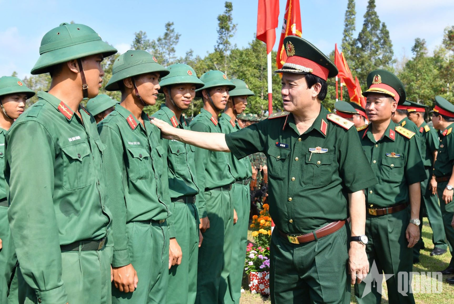 Xây dựng Đảng bộ Quân khu 9 vững mạnh toàn diện