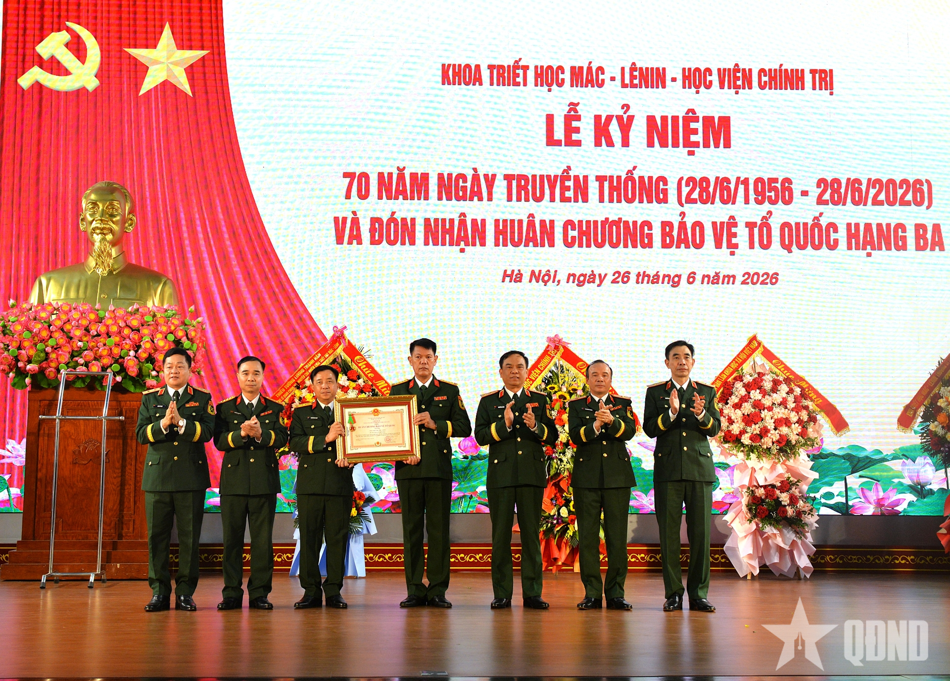 Khoa Triết học Mác - Lênin (Học viện Chính trị) đón nhận Huân chương Bảo vệ Tổ quốc hạng Ba