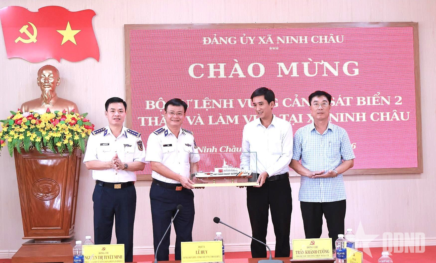 Vùng Cảnh sát biển 2 đồng hành với đồng bào dân tộc, tôn giáo và ngư dân Quảng trị