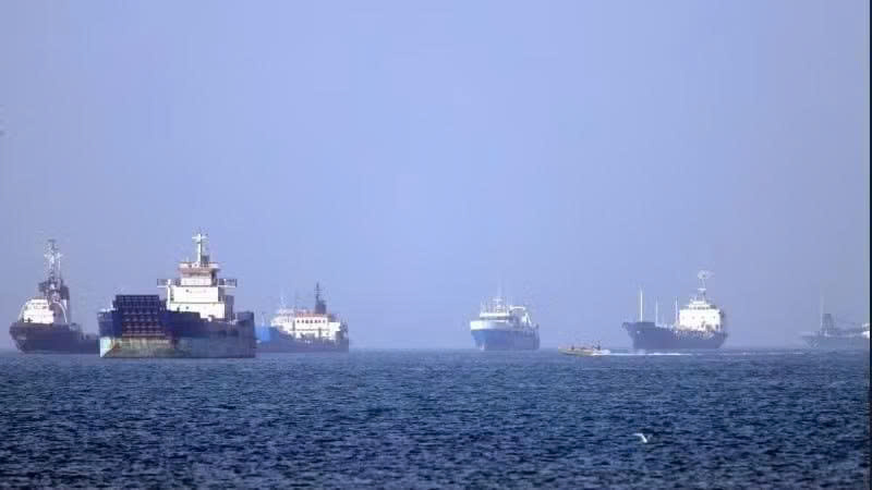 Một tàu hàng treo cờ Singapore bị tấn công tại eo biển Hormuz
